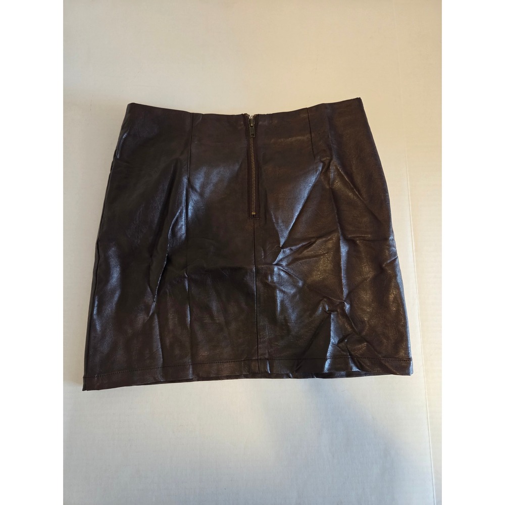 Forever 21 Essentials Brown Faux Leather Mini Skirt Size‎ Medium Exposed Zipper